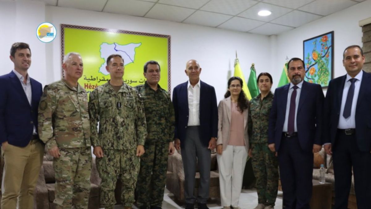 هل نقلت وول ستريت عن مسؤولين إيقاف اتصالات قسد بالرئيس ترامب؟