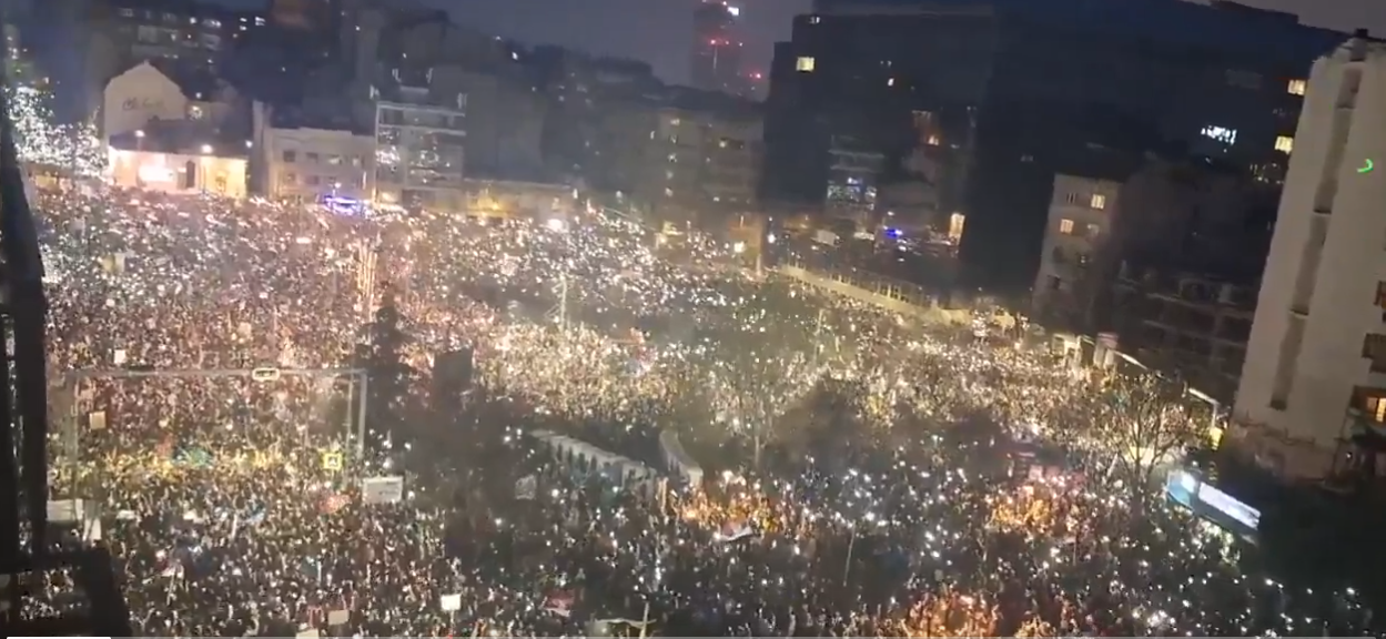 هذا الفيديو ليس لحشود أهالي لواء إسكندرون نصرة للعلويين في الساحل