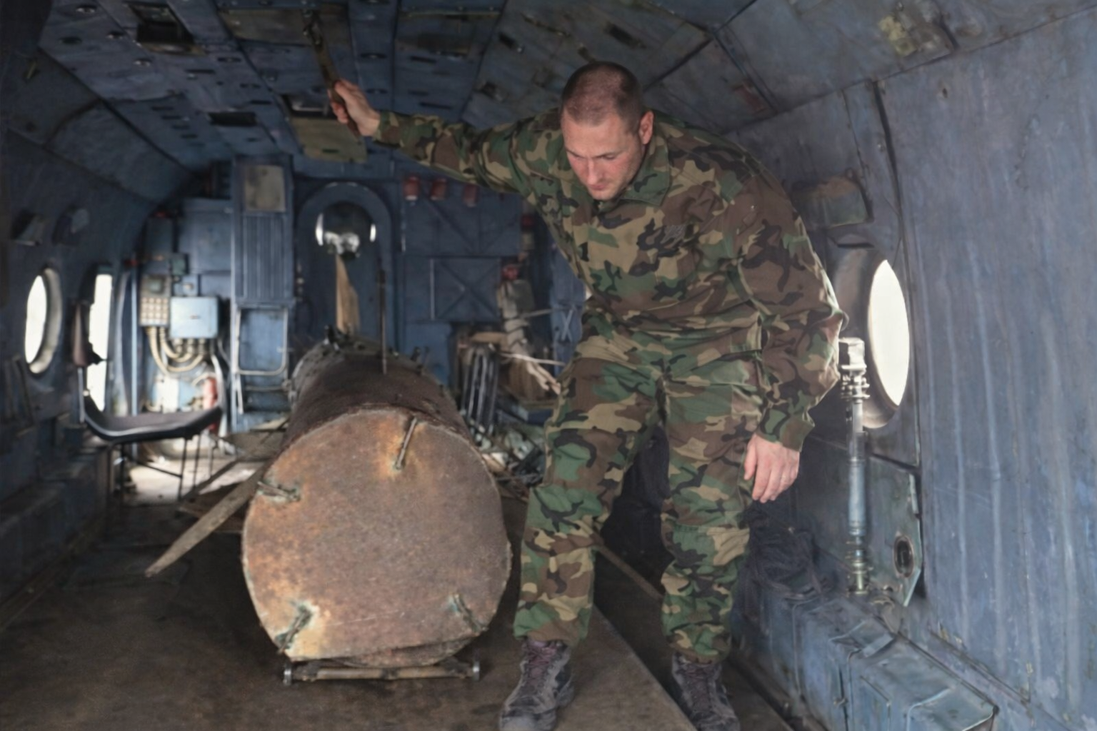 هل أُطلق سراح متورط بإلقاء البراميل المتفجرة؟