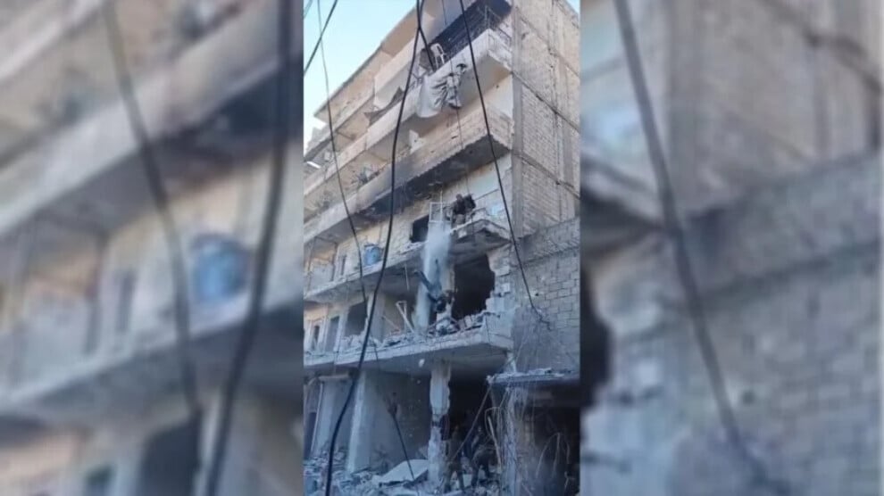 أحدهما حكومي..مصدران يؤكدان صحة فيديو إلقاء جثمان امرأة في حلب