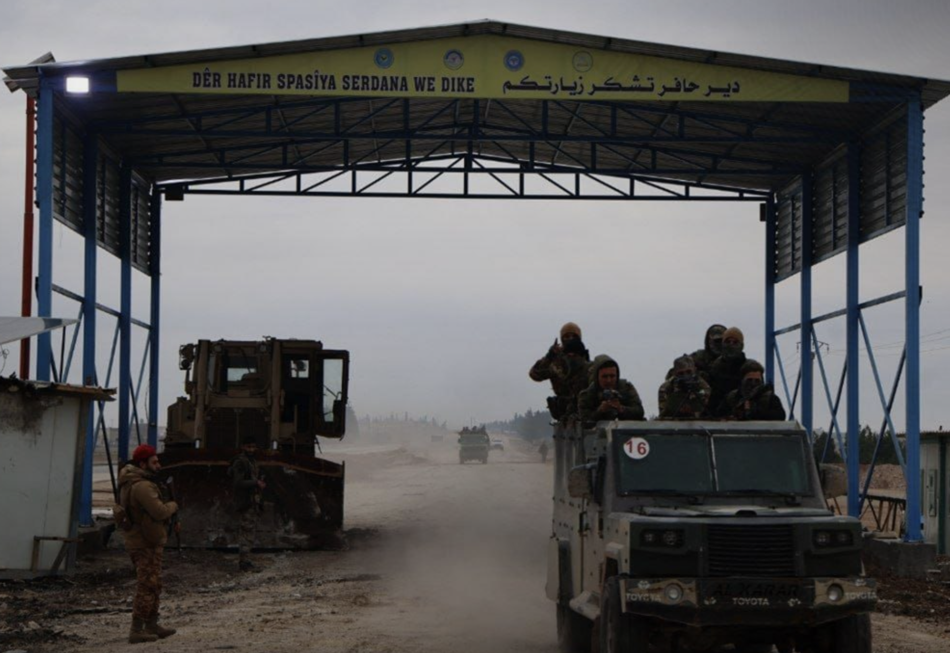 الجيش يسيطر على دير حافر  ويعلن غرب الفرات منطقة عسكرية