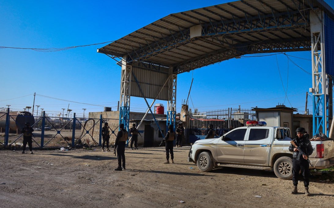 بعد انسحاب قسد وأنباء عن حالات هروب.. الجيش السوري يؤمن مخيم الهول