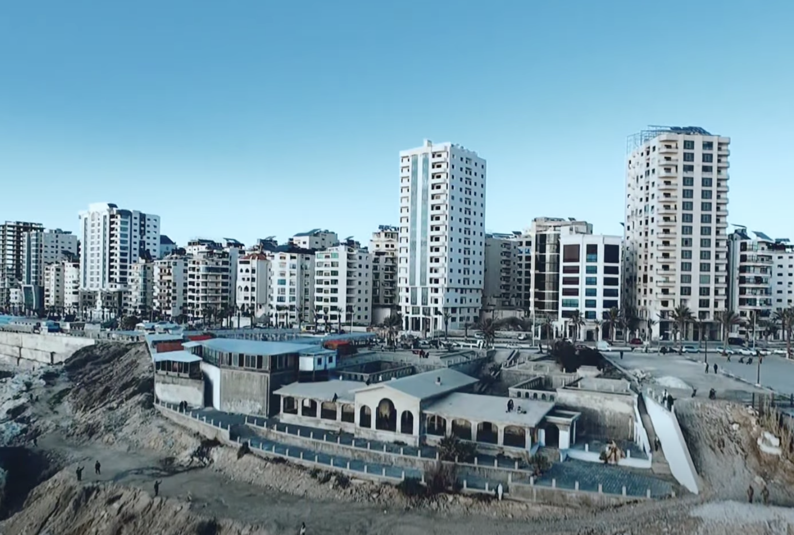 مصدر رسمي في اللاذقية يؤكد صحة تعميم منع المكياج خلال الدوام الرسمي