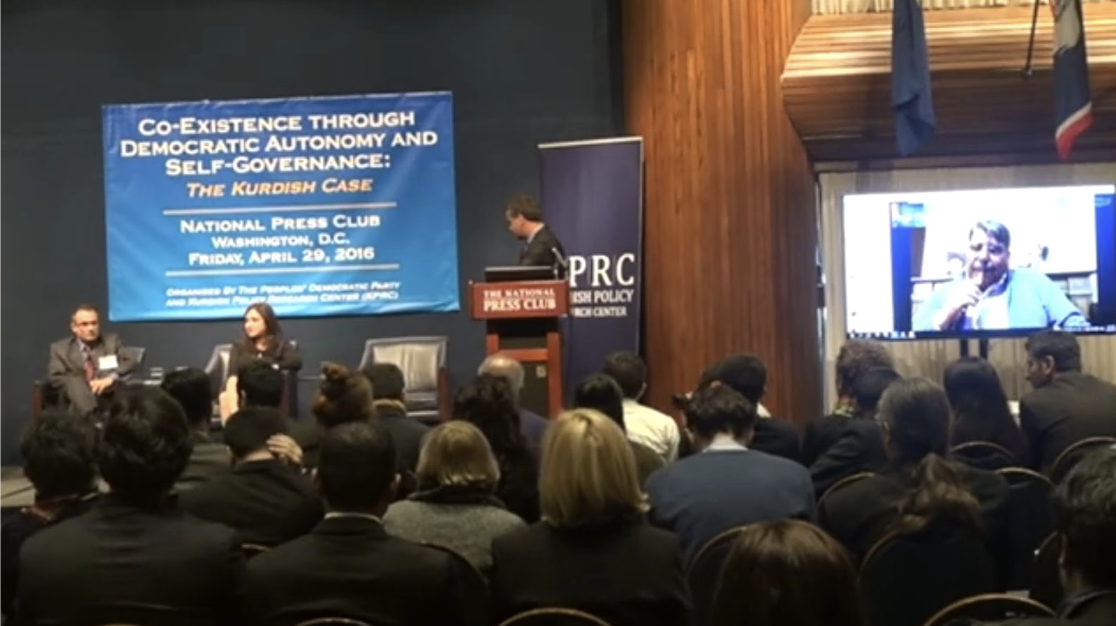 هل ظهر صالح مسلم يدخن النرجيلة خلال جلسة في الكونغرس الأمريكي؟