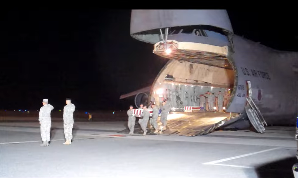 هذا الفيديو لا يظهر جثامين أمريكيين قتلوا مؤخراً