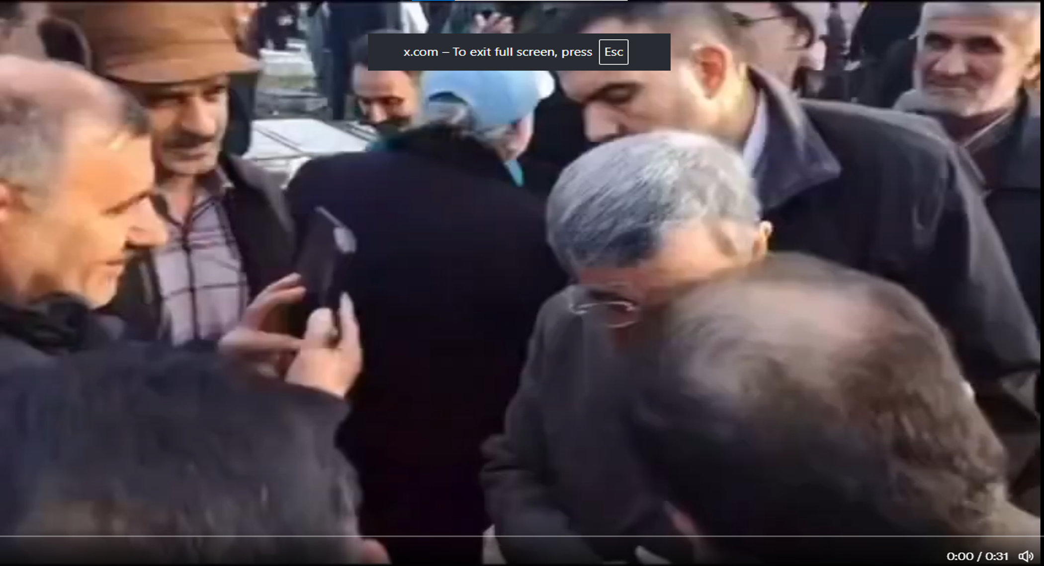 هذا الفيديو قديم ولا يوثق ظهور حديث لأحمدي نجاد بعد شائعات مقتله بغارات إسرائيلية