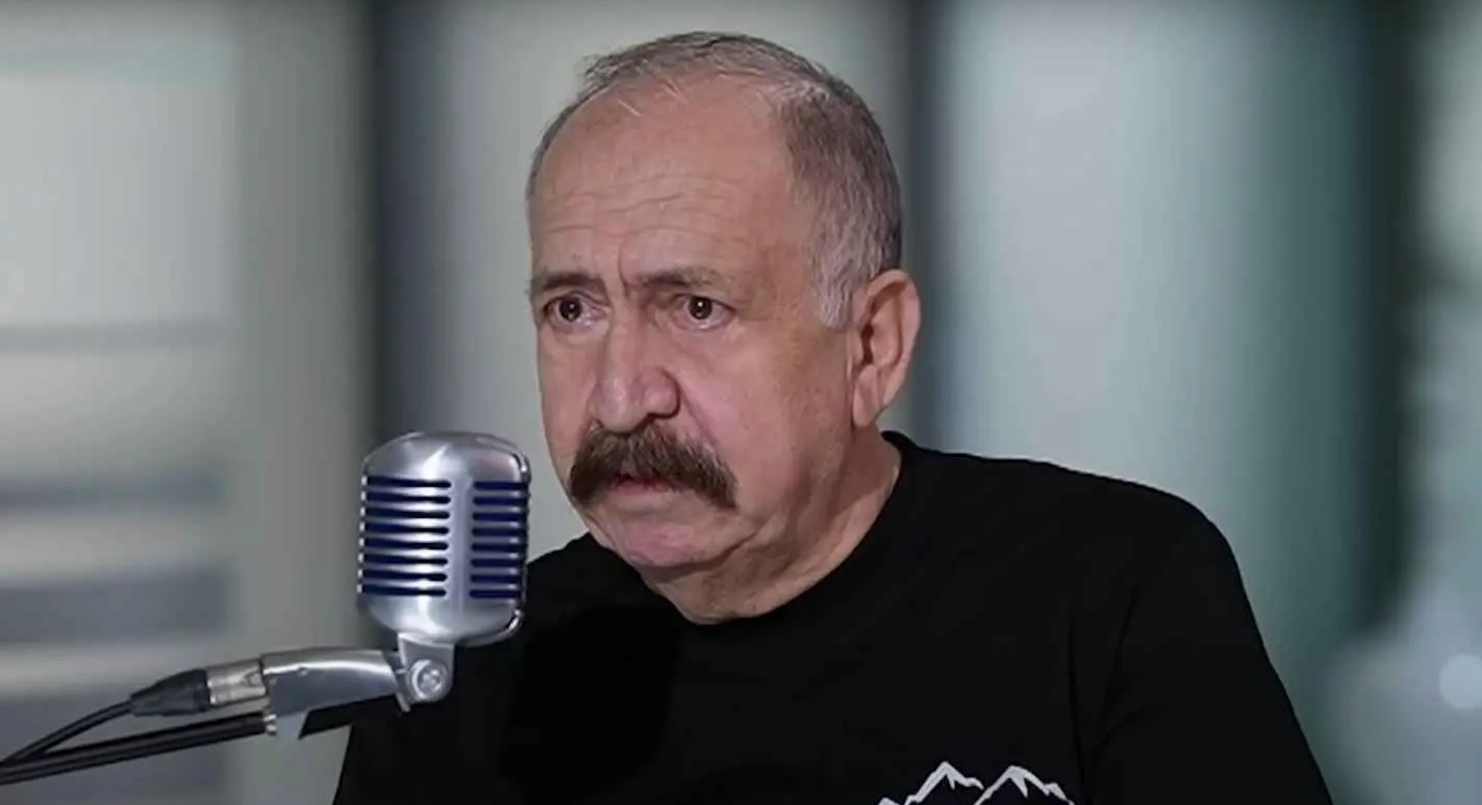 هل نعى الفنان بشار إسماعيل "خامنئي" ووصفه بالشهيد الصائم؟