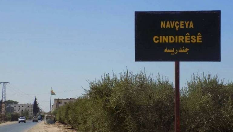 فيديو قديم يُستخدم للتضليل بشأن مظاهرة في جنديرس بعد جريمة سطو مسلح