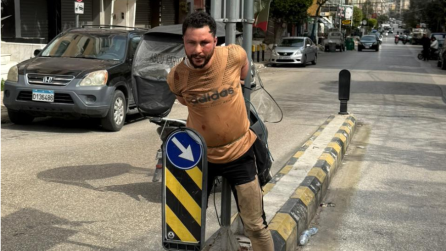 الصورة لا تظهر تقييد سوريين بأعمدة الكهرباء في الضاحية الجنوبية