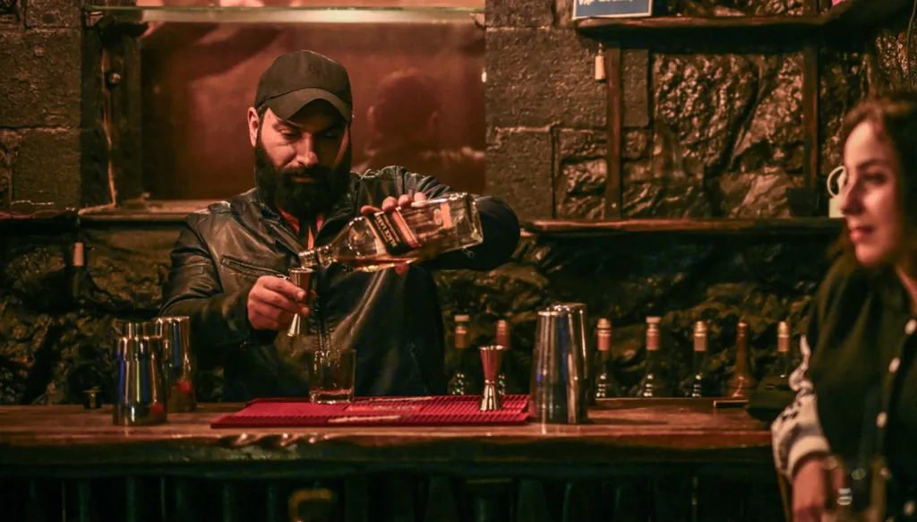 محافظة دمشق تمنع تقديم المشروبات الروحية في المطاعم وتحصر بيعها بثلاث مناطق داخل المدينة