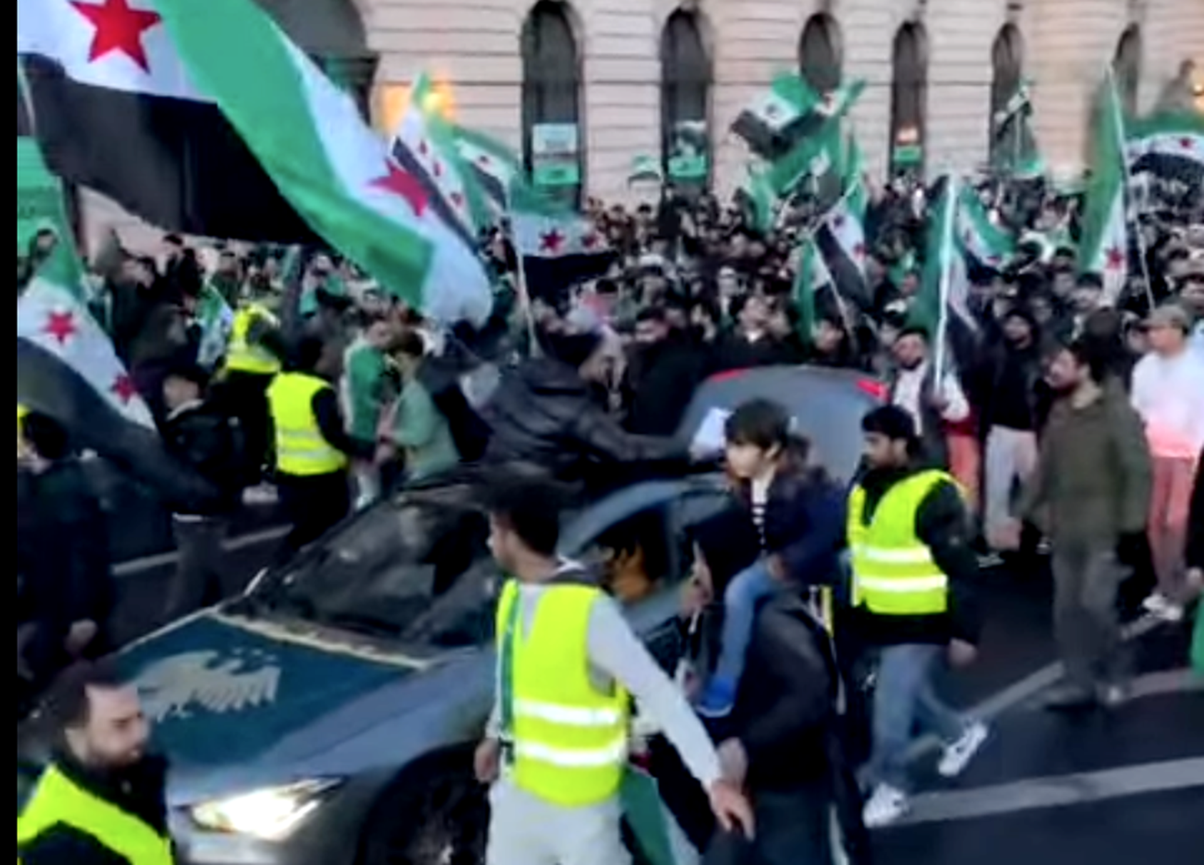 مقاطع قديمة يُعاد تداولها على أنها استقبال حاشد للرئيس أحمد الشرع في برلين