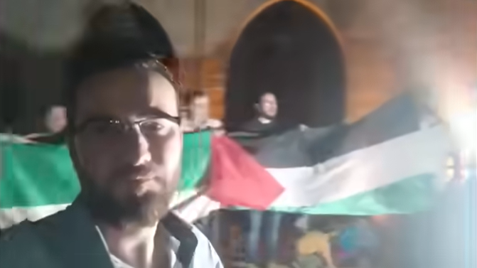هل ظهر متحدث الداخلية السورية في مظاهرة تدعم فلسطين حديثاً؟