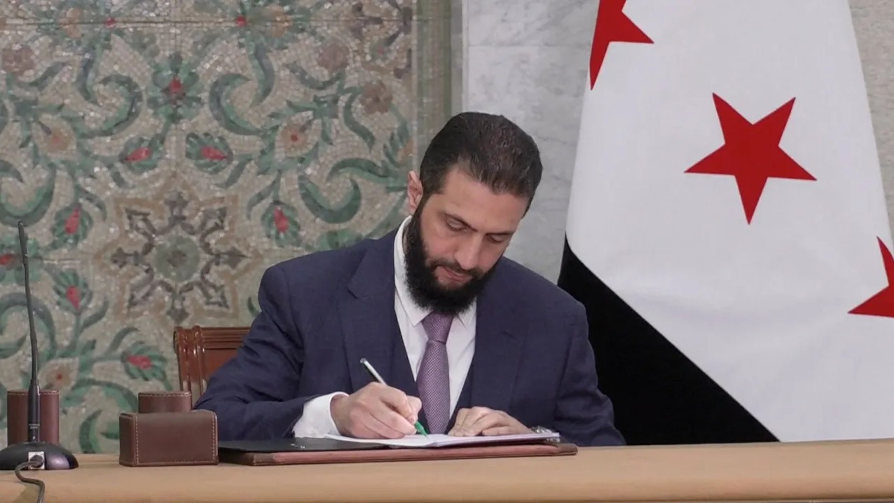 الرئيس الشرع يمنع دخول البضائع الإسرائيلية إلى سوريا