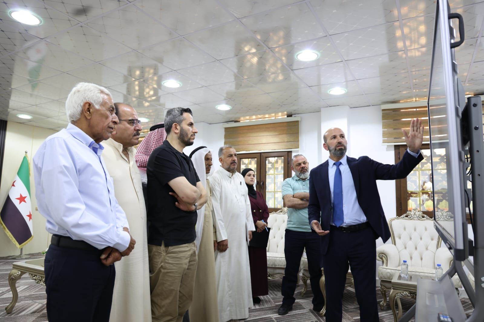 هل وصف محافظ الرقة متظاهري شمال السكة بأنهم “فلول النظام”؟