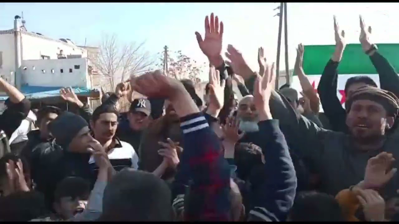 هذا الفيديو ليس لمظاهرات في الرقة تطالب بإسقاط الحكومة الحالية