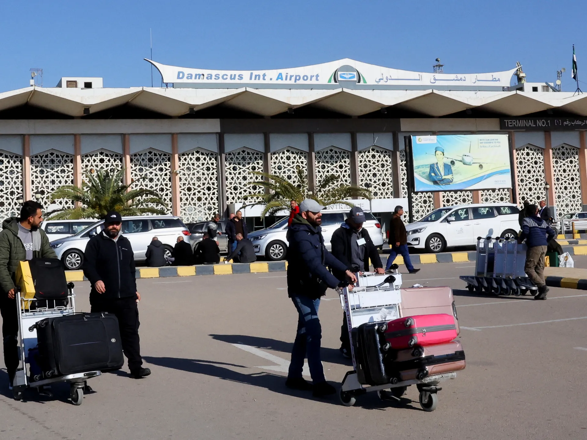 مطار دمشق يصدر دليلاً جمركياً للمسافرين