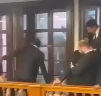 الفيديو لا يظهر مدير المعهد الزراعي في دمشق يعتدي بالضرب على معاونته