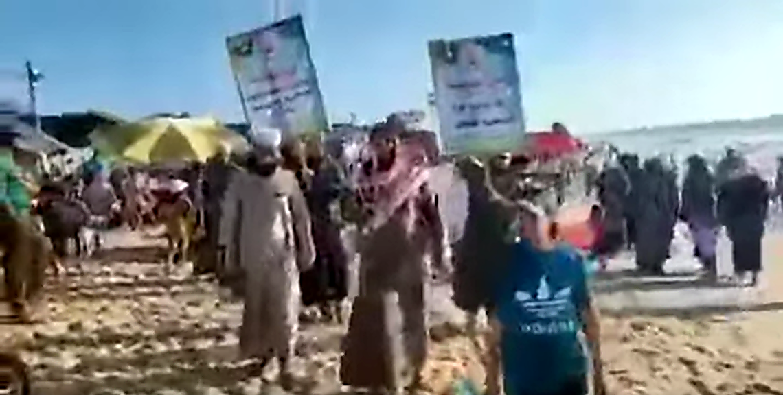 هذا الفيديو لا يوثق انتشار دعاة على شواطئ سوريا في 2026 
