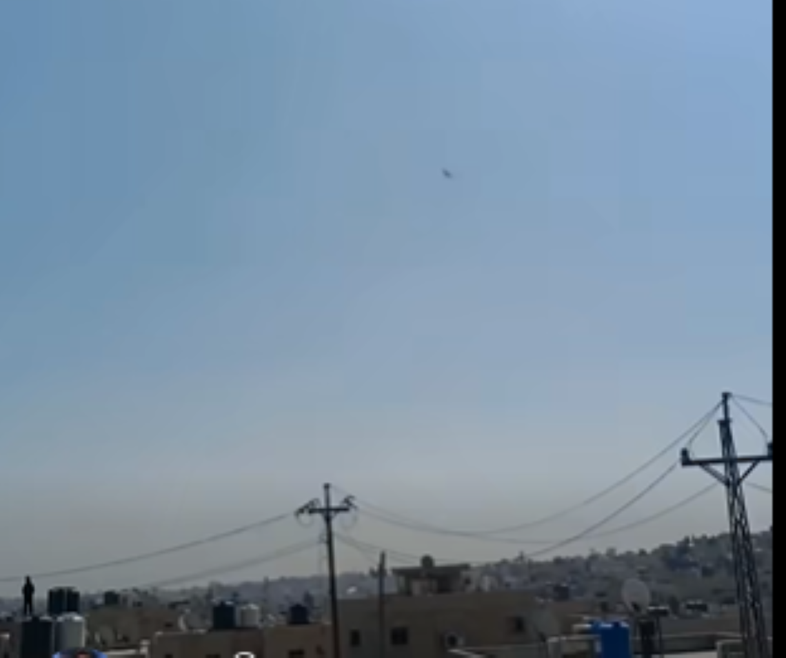 ما حقيقة فيديو إسقاط الطيران الحربي السوري صواريخ في الأجواء السورية؟