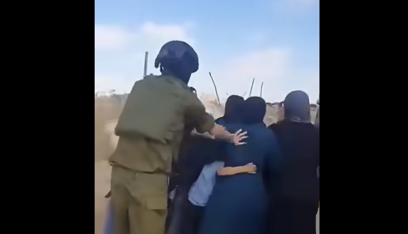 هل يُظهر الفيديو اعتداءً على نساء وأطفال في درعا؟
