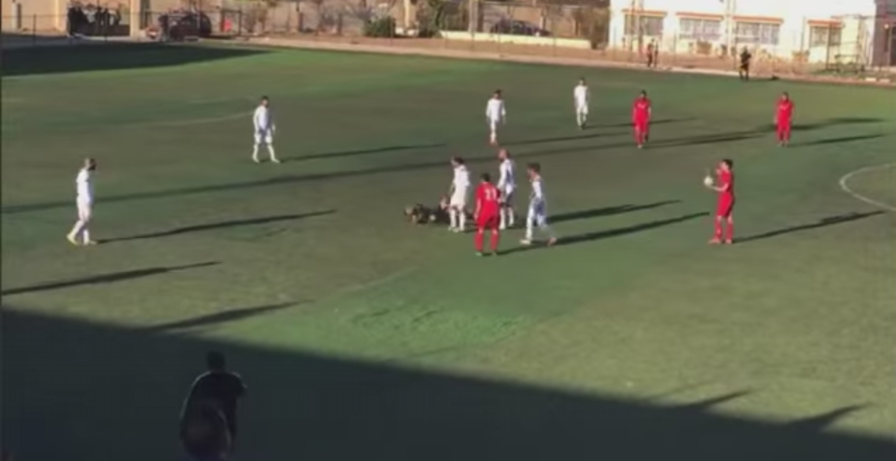 فيديو اعتداء لاعب على حكم في الدوري السوري قديم وليس من الموسم الحالي