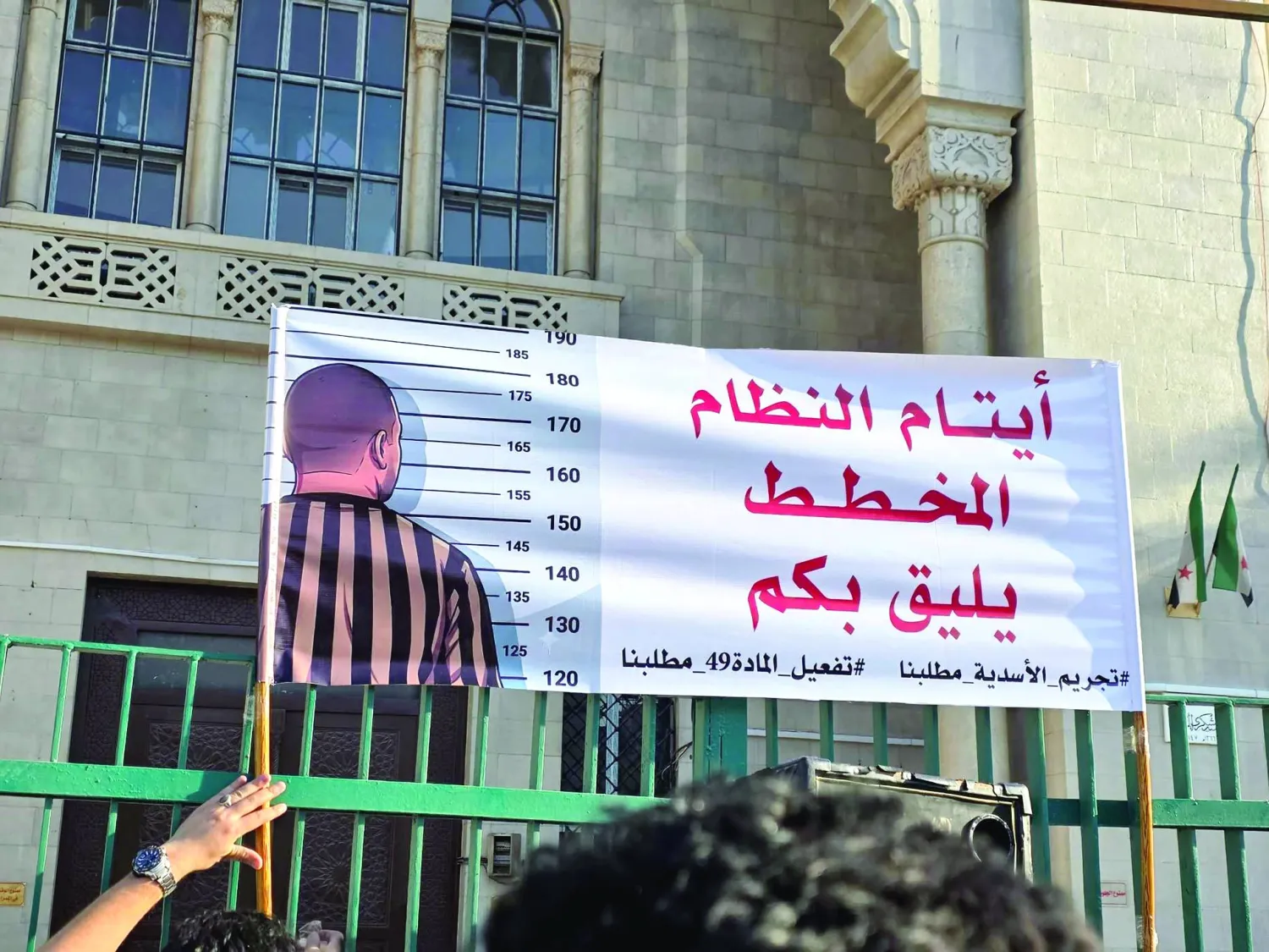 لبنان يوقف ضابطاً سورياً سابقاً متهماً بجرائم ضد الإنسانية