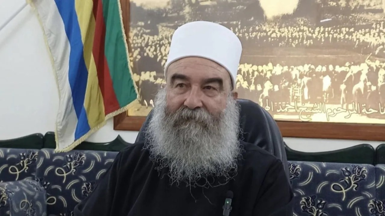 هل صرح حكمت الهجري بتعرضه لضغوط منعت طباعة عملة خاصة بالسويداء؟