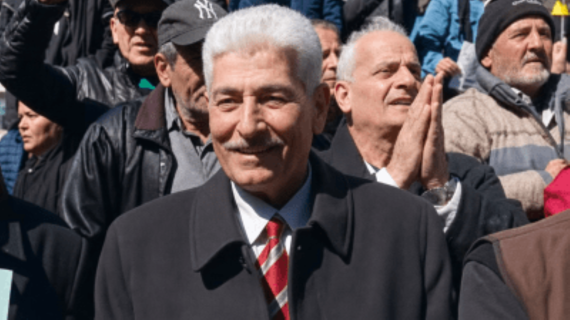 بعد انتقاده الهجري وحصار منزله.. عاطف هنيدي يُجبر على مغادرة السويداء