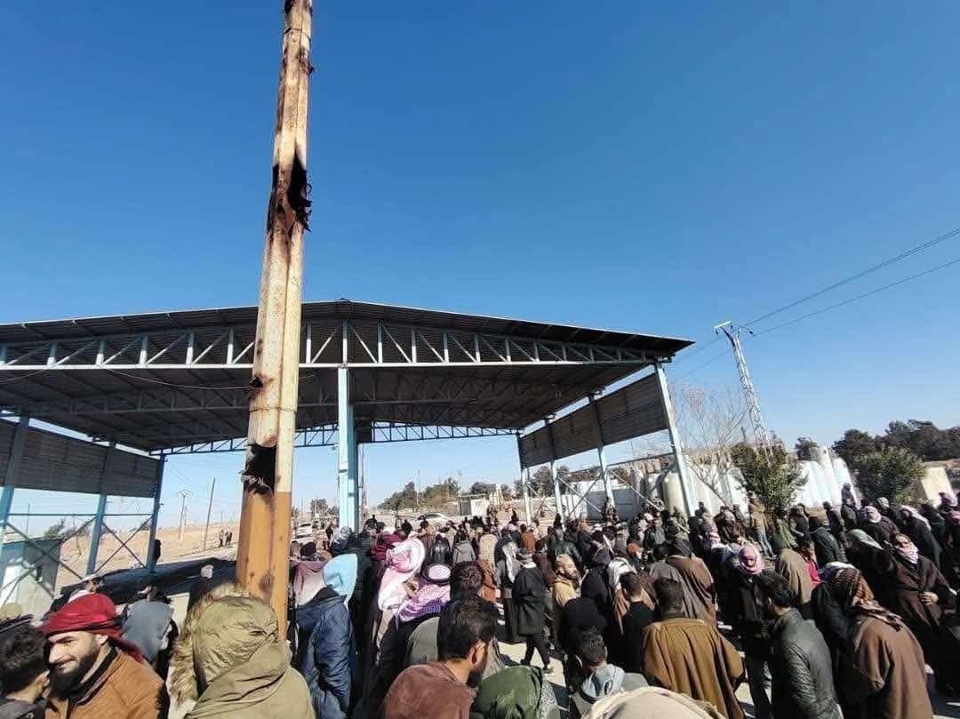 أهالي الموقوفين أمام سجن الأقطان