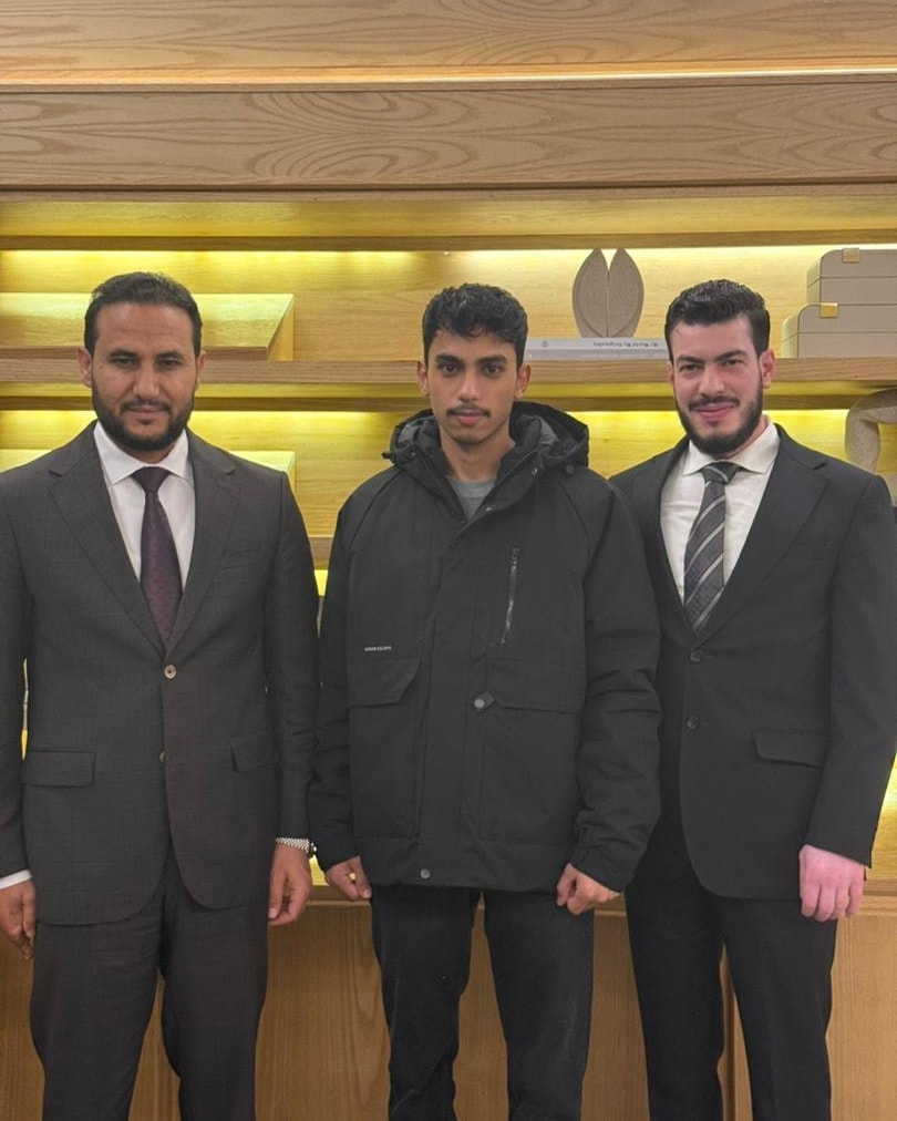 الشاب محمد مع العميد عبد الرحمن دباغ