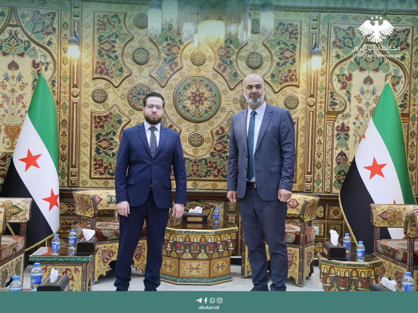 صورة نشرتها المعرفات الرسمية لمحافظة دير الزور تجمع المحافظ والوزير