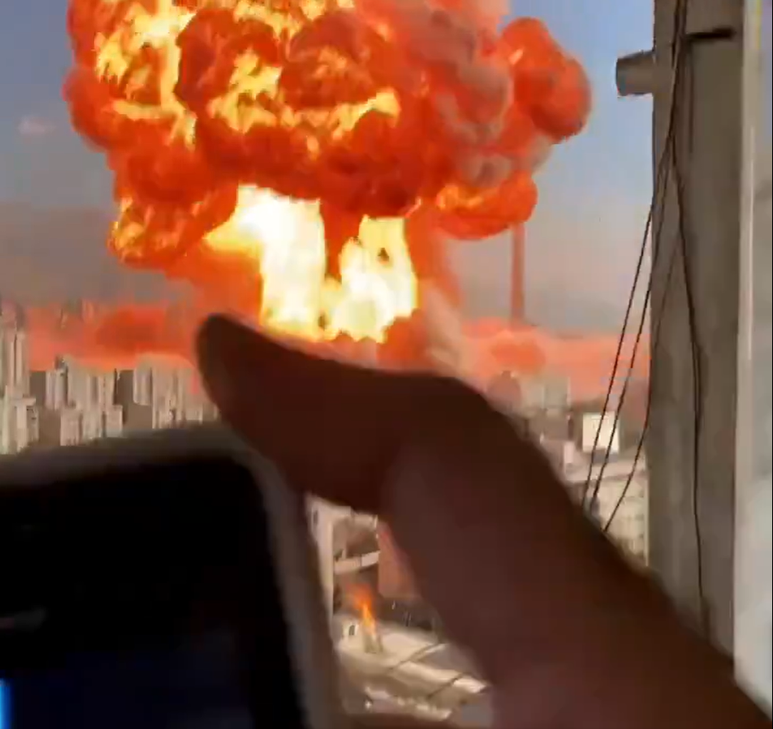 محاولة تصوير عقب وقوع الانفجار