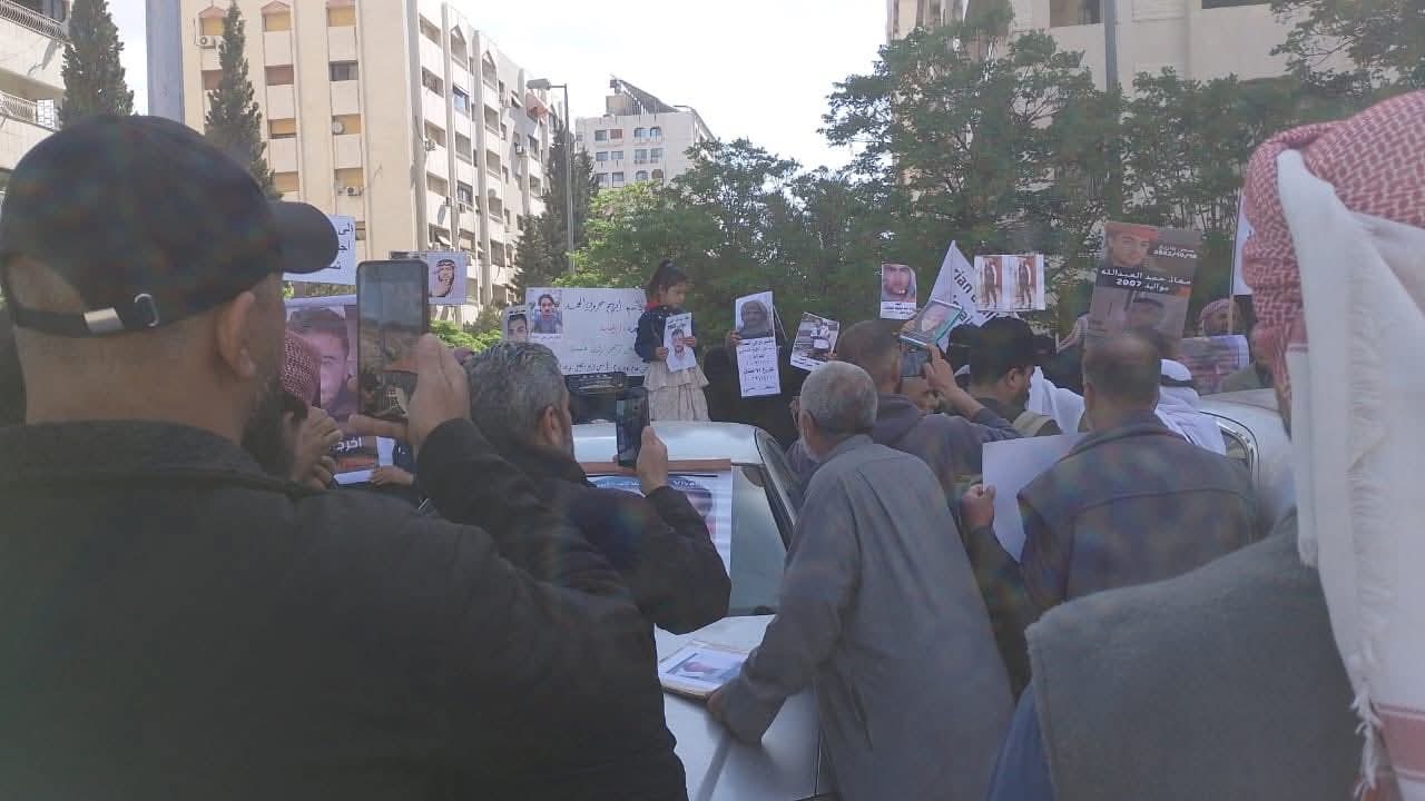 اليوم الأول للاعتصام أمام وزارة الخارجية السورية بتاريخ 20 نيسان/أبريل 2026