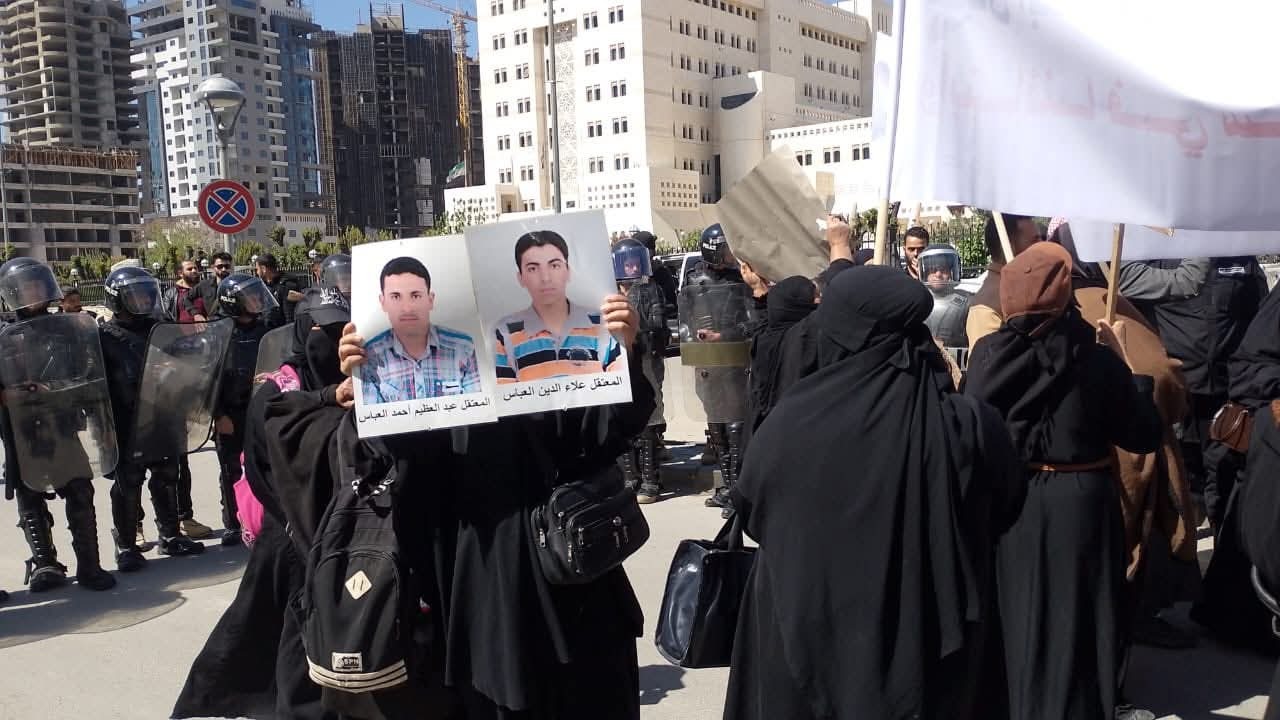 اليوم الأول للاعتصام أمام وزارة الخارجية السورية بتاريخ 20 نيسان/أبريل 2026