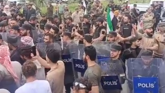 منع الأمن الداخلي لدخول المحتجين مدينة حلب