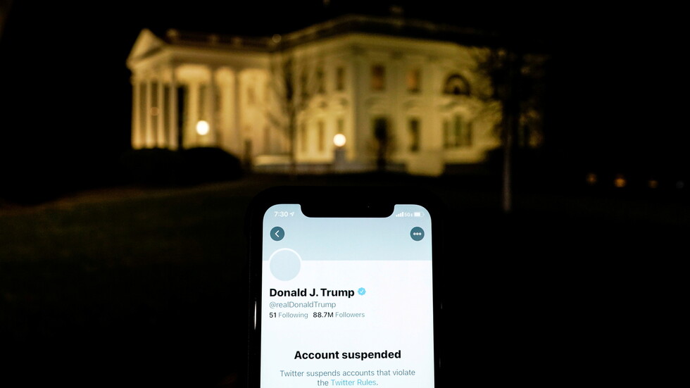 تويتر يقرر وقف حساب ترامب بشكل دائم