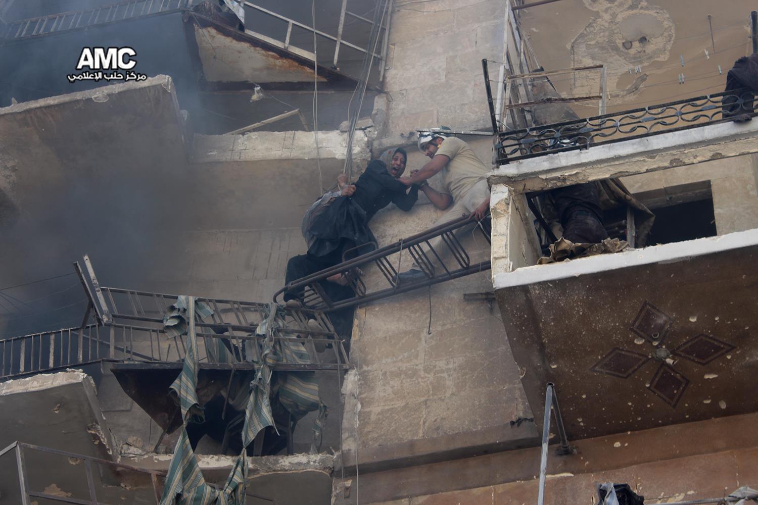 عضو برلمان الأسد يزور حقيقة صورة من المناطق المحررة بحلب