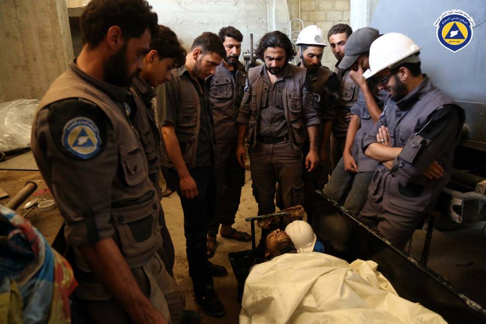 هذه الصورة من تشييع أحد عناصر الدفاع المدني في الغوطة وليست من حلب