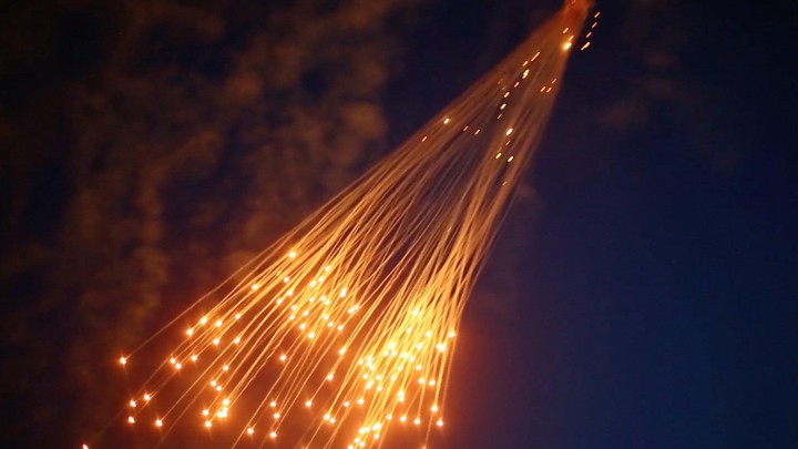 هذا التسجيل ليس لقصف جوي على مواقع إيرانية في "جبل عزان" جنوب حلب