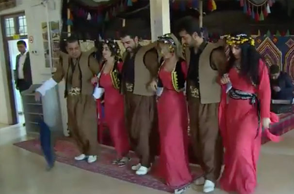 هل استخدمت قسد راقصات لترفيه جنود أمريكيين؟