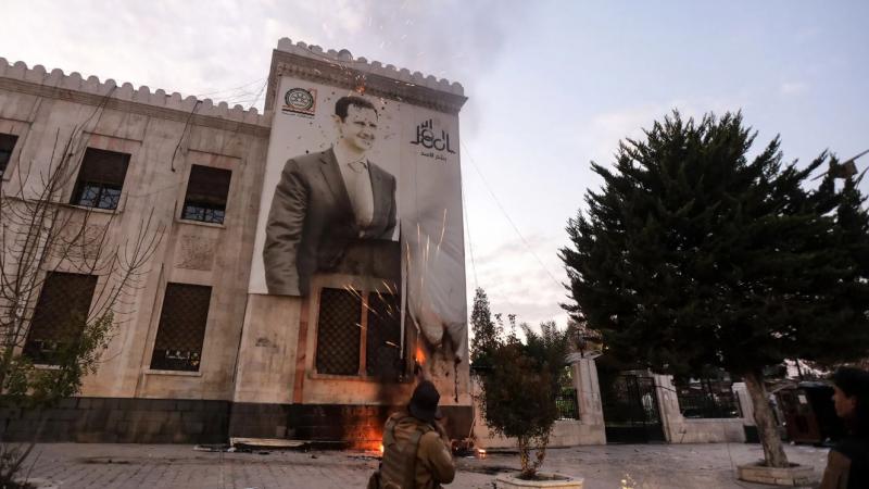 الثورة السورية تنتصر وموسكو تعلن منح اللجوء لـ بشار الأسد وعائلته