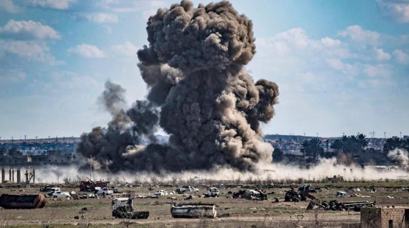 دخان متصاعد من بلدة الياغوز بعد غارة جوية لقوات التحالف بقيادو الولايات المتحدة | AFP