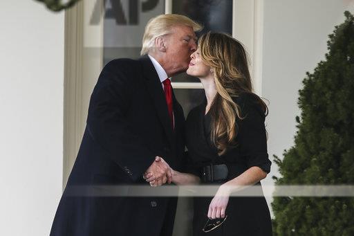 ترامب لم يصب بفيروس كورونا بسبب هذه القبلة