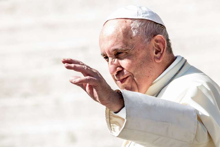 ما حقيقة اعتقال بابا الفاتيكان بتهمة الاتجار بالبشر وحيازة مواد إباحية للأطفال؟