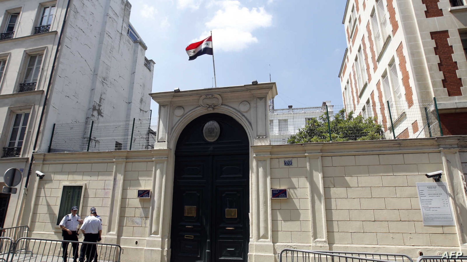 هل دعت "السفارة السورية" في باريس السوريين لإعادة انتخاب بشار الأسد ودفع 10 يورو؟