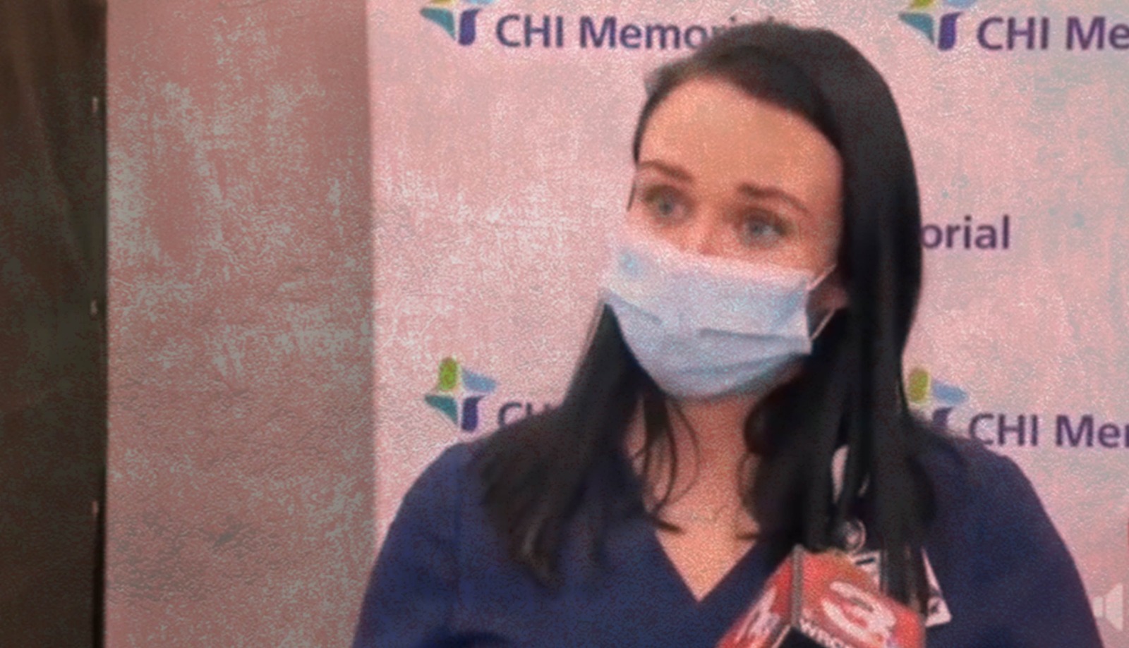 الممرضة في هذا الفيديو لم تفقد حياتها بعد تلقيها لقاح فيروس كورونا