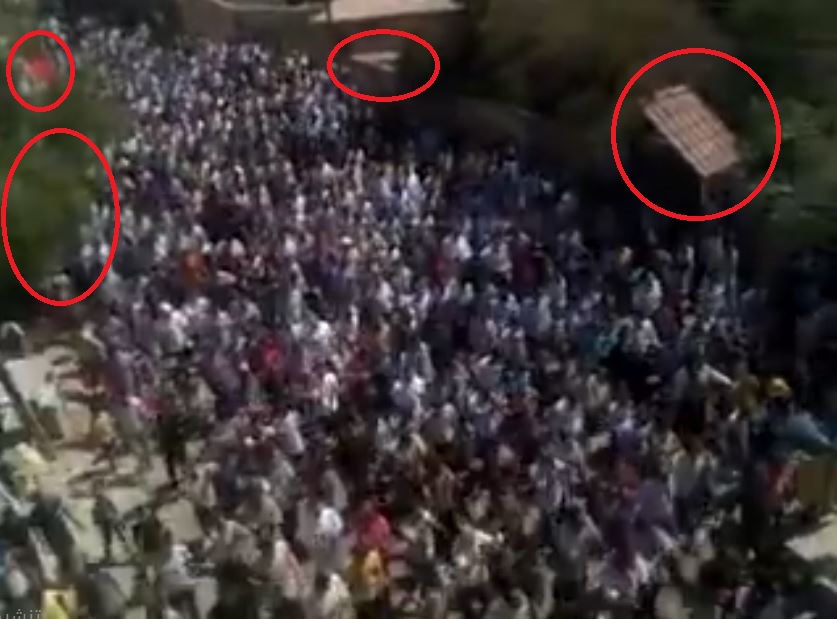 صورة من فيديو المظاهرة المنشور عام 2011