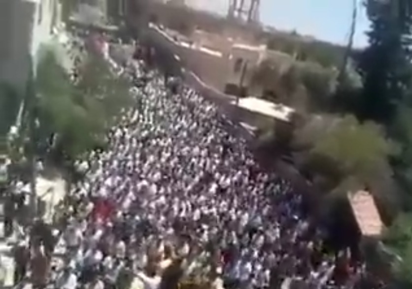 ما حقيقة خروج مظاهرة حاشدة في بلدة كناكر بريف دمشق يوم الجمعة 9 نيسان؟