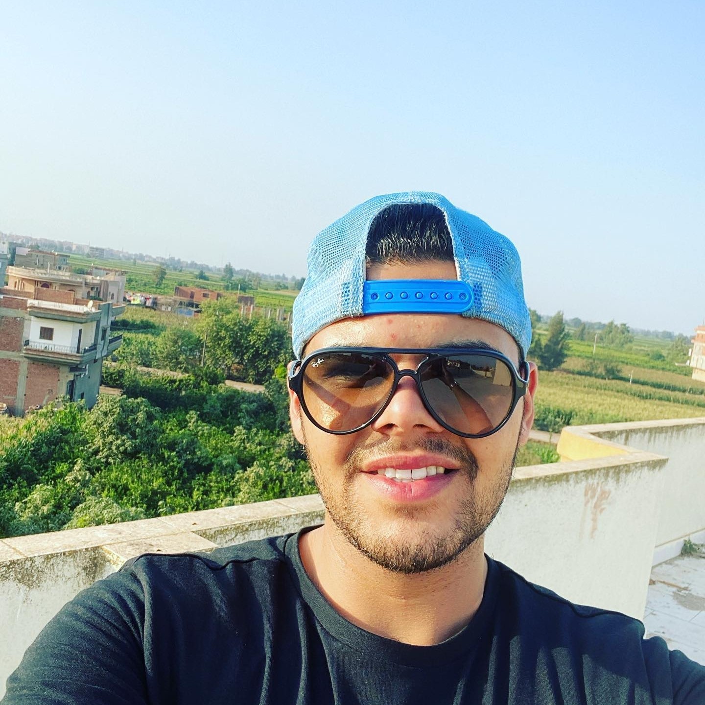 هذه الصورة ليست لشاب سوري يدعى علي موسى انتحر في دمشق