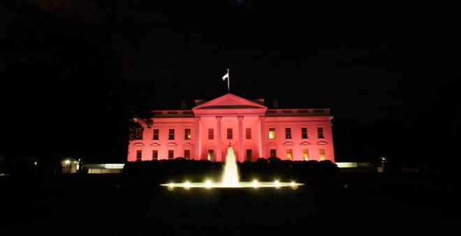 هل رفع (ترامب) علم الثورة الأمريكية على البيت الأبيض مؤخراً؟